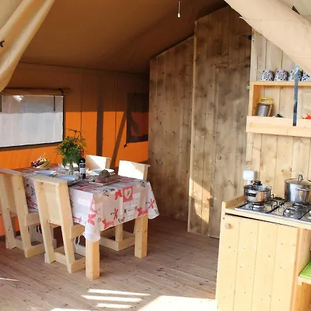 Inviting Tent In With Shared Pool * Massignano