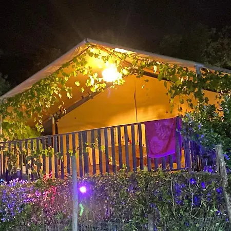 Inviting Tent In With Shared Pool Massignano