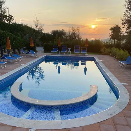 Inviting Tent In With Shared Pool * Massignano