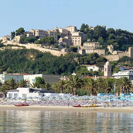 Inviting Tent In With Shared Pool Massignano